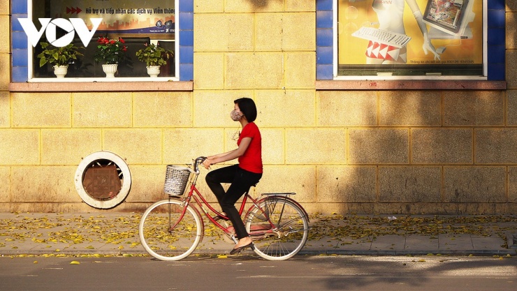 Mỗi khoảnh khắc là một nhịp đập riêng của Hà Nội, lãng mạn dịu dàng.