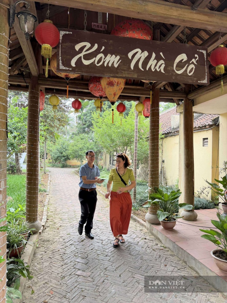 Nhiều điểm khách du lịch đặt phòng từ tháng 3 nên đến nay đa số đã "cháy phòng". Trong ảnh khu nhà xóm nhà cổ tại khu nghỉ dưỡng resort Tản Đà. Ảnh: H.H