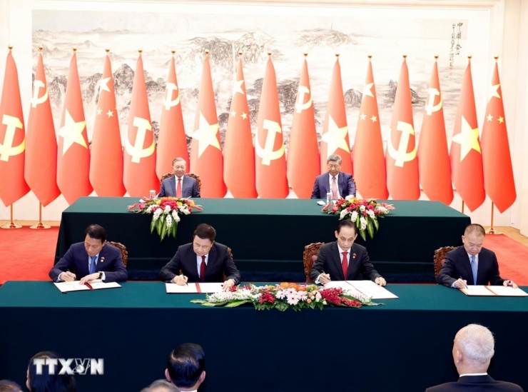 32 văn kiện hợp tác được ký kết trong chuyến thăm cấp Nhà nước tới Trung Quốc của Tổng Bí thư, Chủ tịch nước Tô Lâm. (Ảnh: TTXVN)