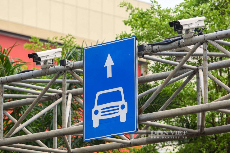 Ngoài ra, cơ quan chức năng cũng lắp đặt 2 camera AI kết hợp công nghệ radar và xử lý hình ảnh thông minh.