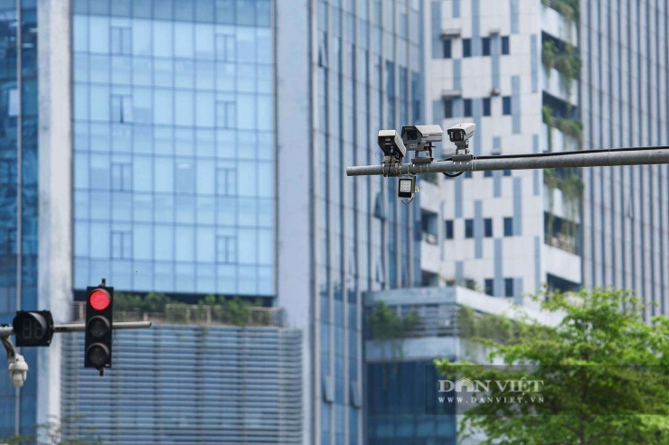 Hệ thống camera AI có khả năng đếm lưu lượng, ghi nhận các vi phạm như: Vượt vạch, đi sai làn, băng qua đường sai quy định...