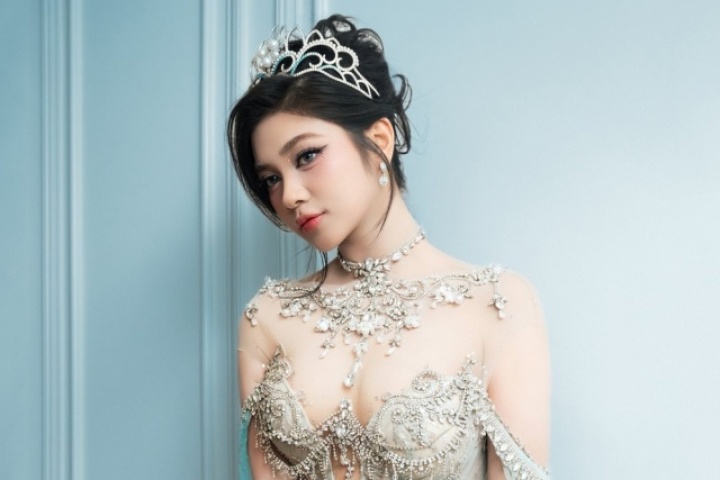 Á hậu Minh Kiên: 'Tôi đã tự chủ kinh tế để mẹ nghỉ nghề giúp việc'