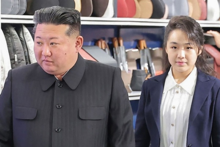 Phong cách chững chạc tuổi 13 của con gái Kim Jong-un