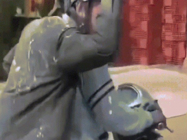 CSGT xử lý 30 thanh thiếu niên tụ tập chạy xe dàn hàng ngang, ném bột trên phố