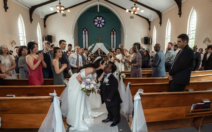 Timothy Muttoo và Anita Wing Lee đính hôn.