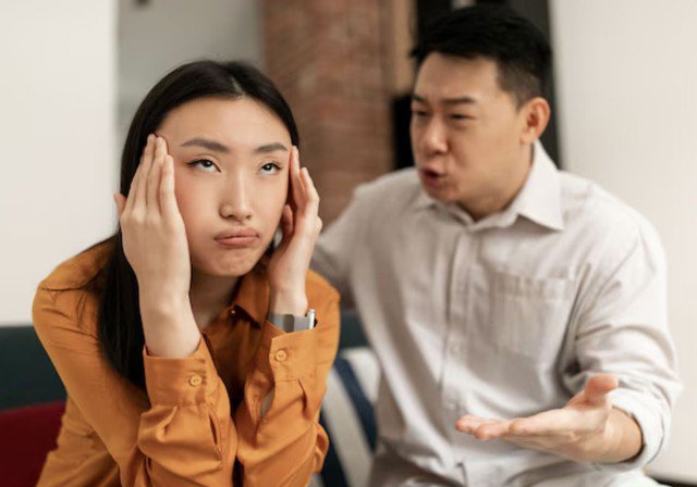 Dù đó là bạn bè, đồng nghiệp hay người yêu, việc lặp đi lặp lại sự thiếu trung thực sẽ khiến bạn rơi vào trạng thái bất an. Ảnh minh họa