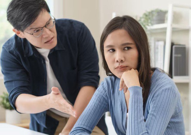 Không ai hoàn hảo và ai cũng có sai sót. Tuy nhiên, kiểu người chỉ chăm chăm tìm lỗi của người khác lại là nguồn năng lượng tiêu cực đáng tránh. Ảnh minh họa