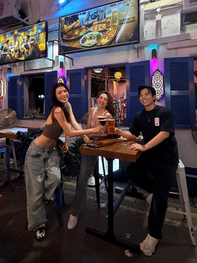 Ảnh sao 17/4: Phương Oanh gọi cặp song sinh là 'phụ bếp nhí bất ổn' - 6