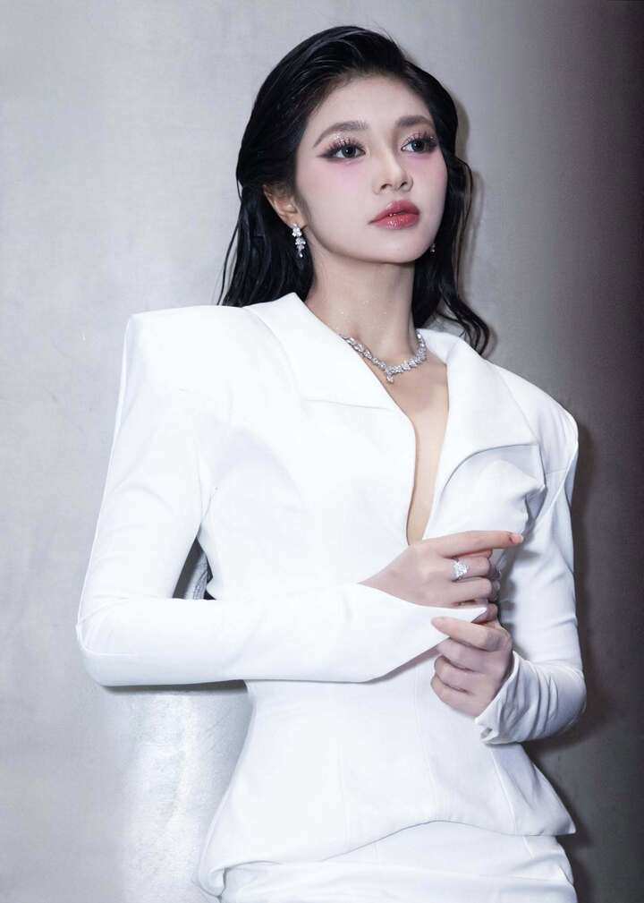 Danh hiệu Á hậu giúp cuộc sống của Minh Kiên thay đổi hoàn toàn.