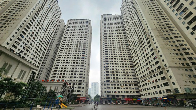 Người dân ở tại khoảng 10.000 căn hộ HH Linh Đàm được lấy ý kiến chọn trả nhà lấy lại tiền hoặc đổi nhà mới.