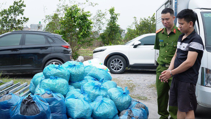 Gần 4 tấn giá đỗ thành phẩm thu giữ tại xưởng sản xuất giá đỗ tại phường Mạo Khê