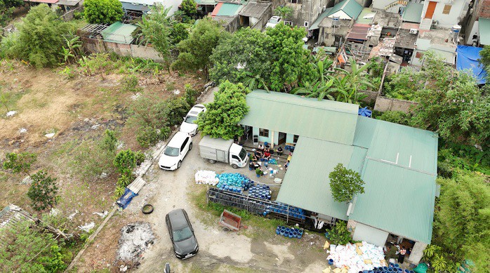 Toàn cảnh xưởng sản xuất giá đỗ trái phép tại phường Mạo Khê