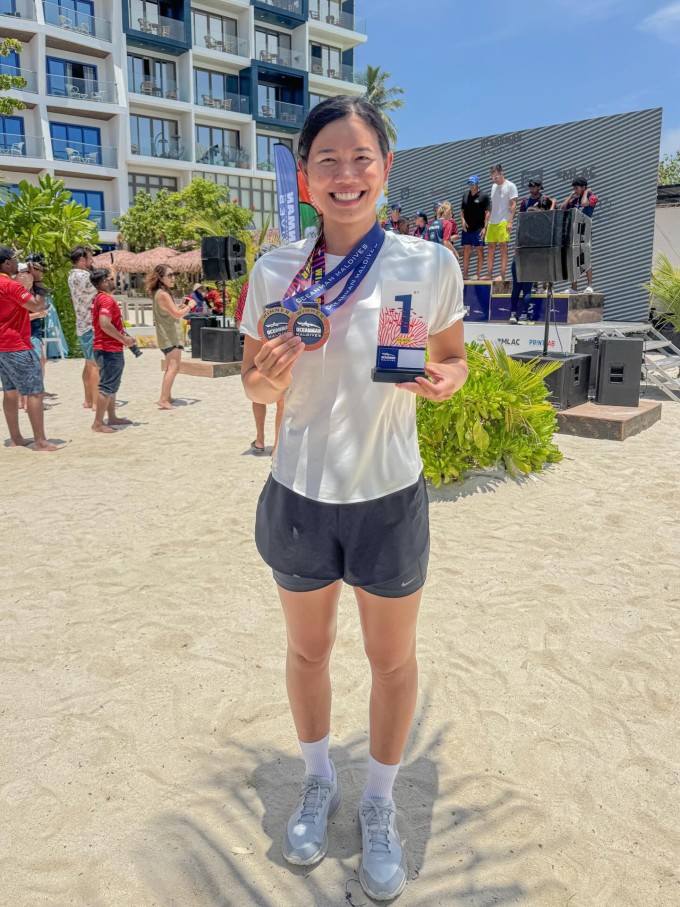 Ánh Viên thắng áp đảo tại giải bơi biển quy tụ 40 quốc gia ở Maldives.