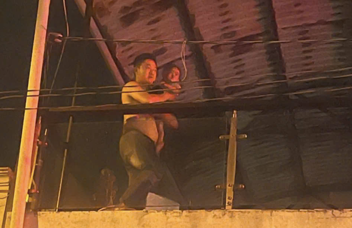 Đại uý công an ở TPHCM cứu cháu bé 13 tháng tuổi đốn tim mạng xã hội - 2