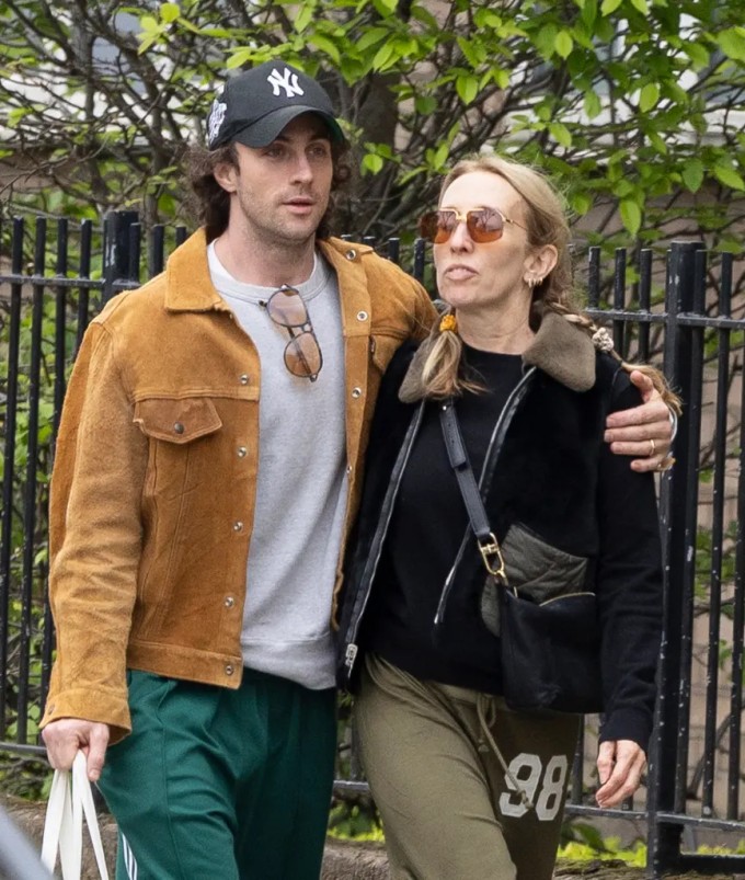 Đạo diễn '50 sắc thái' và chồng kém 23 tuổi vẫn mặn nồng sau 14 năm kết hôn - 1