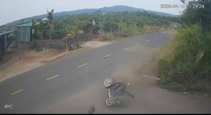 Hiện trường vụ tai nạn giao thông khiến một học sinh lớp 12 tử vong