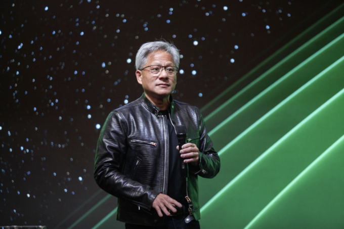 Jensen Huang, CEO Nvidia, phát biểu trên sân khấu Triển lãm Computex 2024 tại Đài Loan, tháng 6/2024. Ảnh: Khương Nha