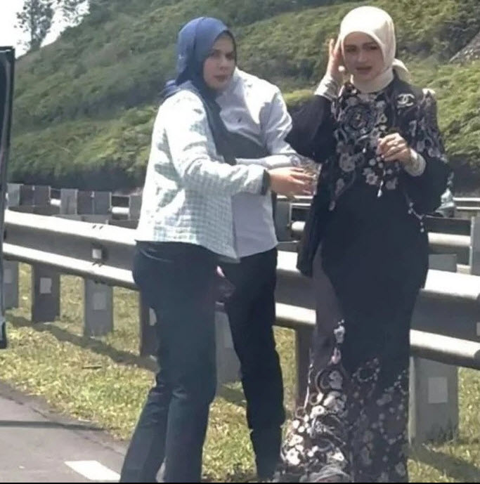 Nữ ca sĩ hoảng loạn sau tai nạn liên hoàn.