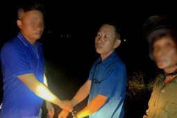 Vây bắt người đàn ông cầm dao đâm chết vợ cũ trong đêm