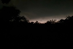 Hiện tượng lạ sáng 17/4 ở Thái Nguyên: Trời tối sầm như ban đêm, mưa dông, cây đổ khiến 1 người thiệt mạng