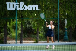 Wilson ra mắt Blade V10 tại Việt Nam, mang trải nghiệm thực tế lên sân đấu