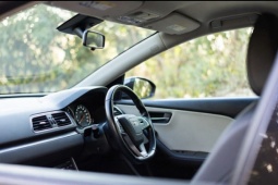 Bé gái hơn 2 tuổi tử vong sau khi bị bố bỏ quên trong ô tô