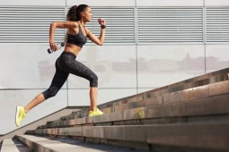 Cách leo cầu thang bộ giúp giảm mỡ đùi và sở hữu đôi chân thon gọn