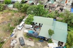 Đột kích hàng loạt xưởng sản xuất giá đỗ sử dụng chất cấm