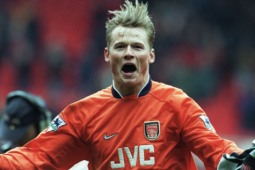 Cựu thủ môn Arsenal và Liverpool tử nạn giao thông