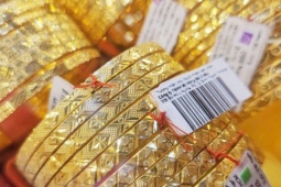 Sáng 17-4, giá vàng trong nước tiếp tục giảm, người mua lỗ nặng