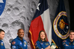 Năm giây rơi tự do: Đoàn Artemis II kể lại hành trình trở về nghẹt thở