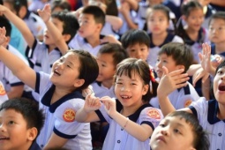 Mức sinh báo động đỏ, TP HCM thưởng tiền cho người đẻ đủ hai con