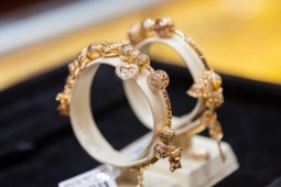 Eo biển Hormuz mở lại: Giá vàng, dầu thế giới thay đổi thế nào?