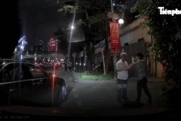 Hà Nội: Tài xế taxi bị người lái xe Mercedes đánh xây xẩm mặt mày sau va chạm giao thông