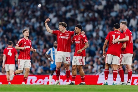 Kịch bản điên rồ Nottingham Forest vừa đá Cúp C1 vừa đá... hạng Nhất Anh