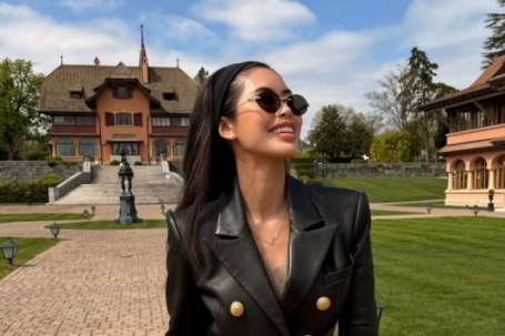 Tiên Nguyễn thăm thú 'quê hương' của những chiếc đồng hồ xa xỉ