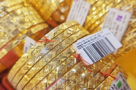 Sáng 17-4, giá vàng trong nước tiếp tục giảm, người mua lỗ nặng