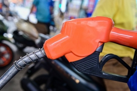 Giá xăng dầu hôm nay 17/4: Dầu thế giới đi lên, trong nước chờ điều chỉnh