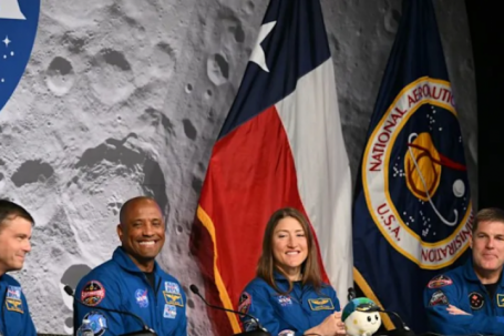 Năm giây rơi tự do: Đoàn Artemis II kể lại hành trình trở về nghẹt thở