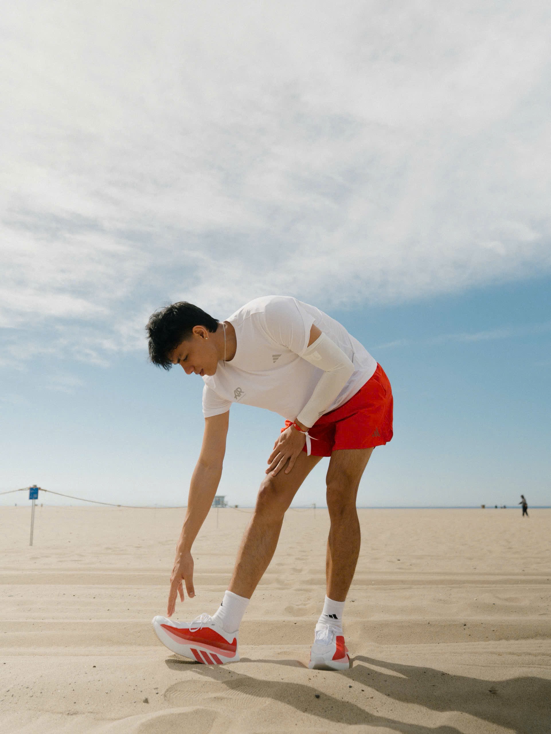 Caleb Nguyễn đầy phong cách trong trang phục chạy bộ cùng siêu phẩm Hyperboost Edge