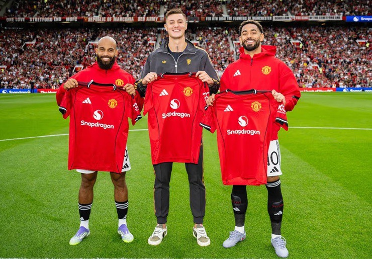 Cunha, Mbeumo&nbsp;và Sesko đều cập bến MU vào mùa hè năm ngoái