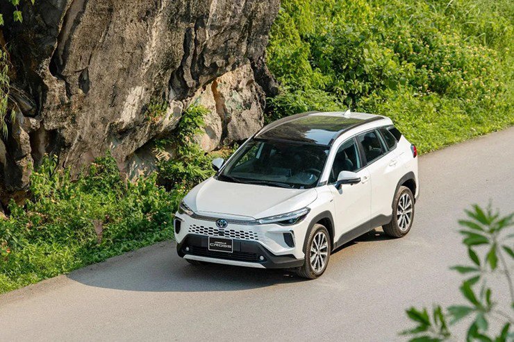 Innova Cross - Corolla Cross: Hybrid tiết kiệm hay chỉ “đỡ tốn xăng hơn chút”? - 2