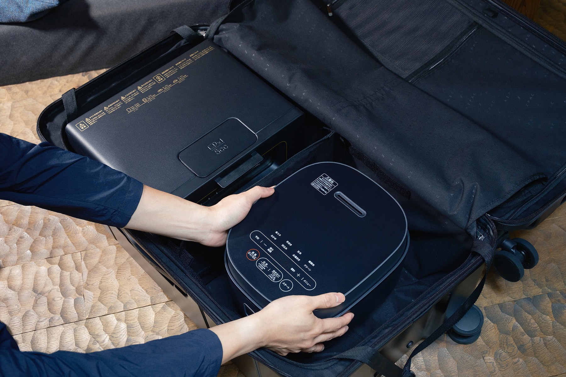 Bên trong khoang chứa của bộ sưu tập vali AZPAC Braking (Nguồn: AZPAC)