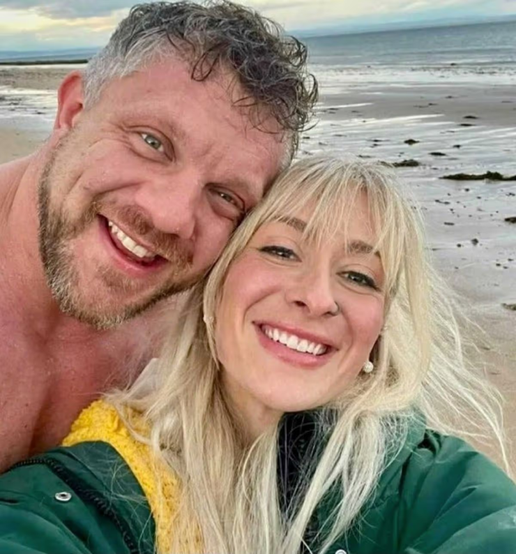 Luke Stoltman cũng chính thức công khai mối quan hệ với nữ đồng nghiệp