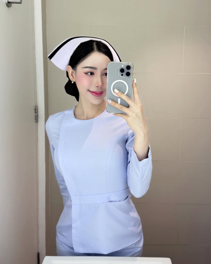 Nữ y tá có làn da trắng bóc, cuốn vải thô thành bikini để thi tài giải chạy nội y - 6