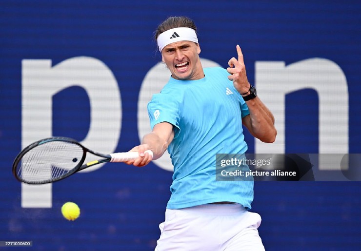 Zverev "lột xác" sau thất bại ở set 1