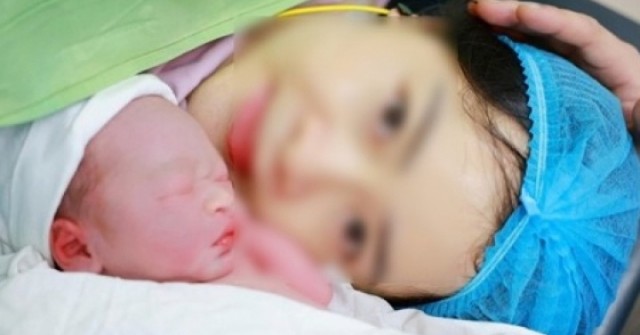 Kỳ diệu: Hai bé song sinh chào đời cách nhau 13 tuần