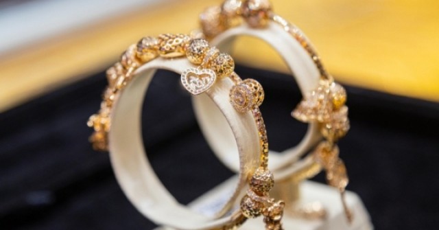 Eo biển Hormuz mở lại: Giá vàng, dầu thế giới thay đổi thế nào?