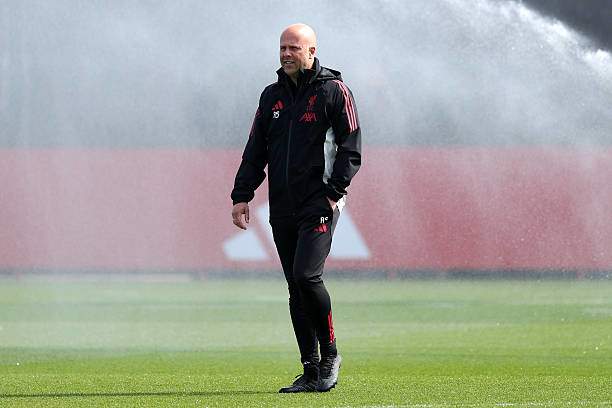 Có lẽ Arne Slot cũng vô cùng rối bời với những điềm gở xảy ra ở Liverpool mùa này, do đó CLB vẫn muốn cho ông cơ hội mùa tới