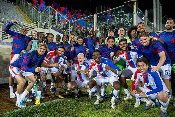 Crystal Palace ăn mừng vé vào bán kết Conference League